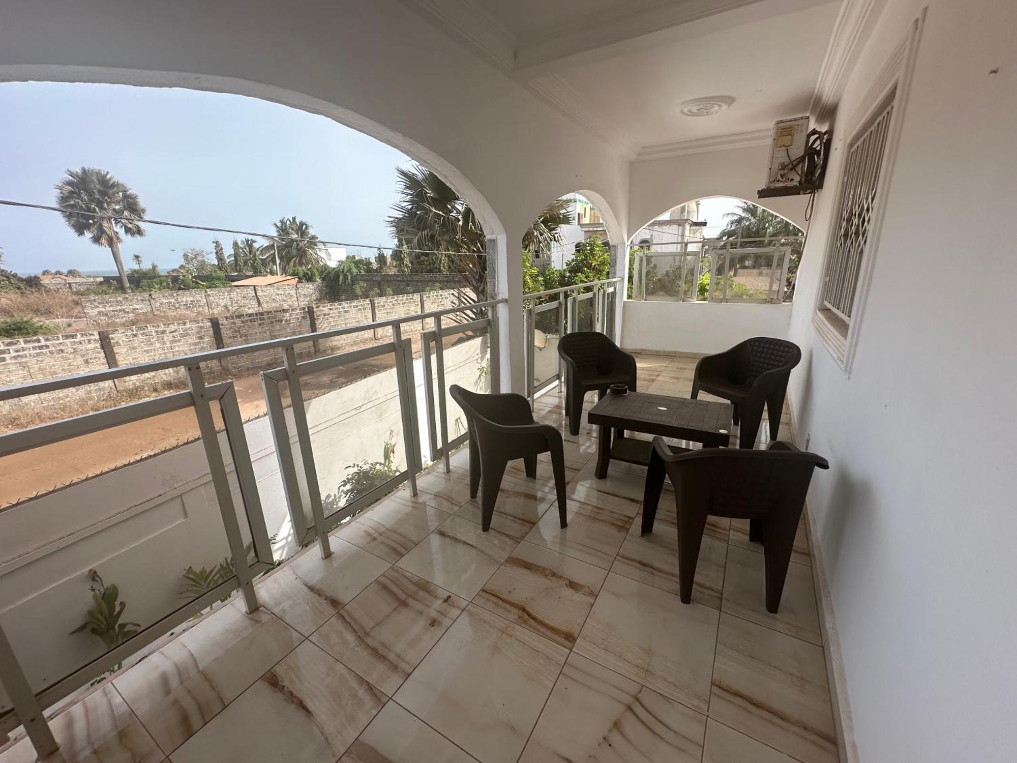 Fhs Foundation House Bijilo Bagian luar foto