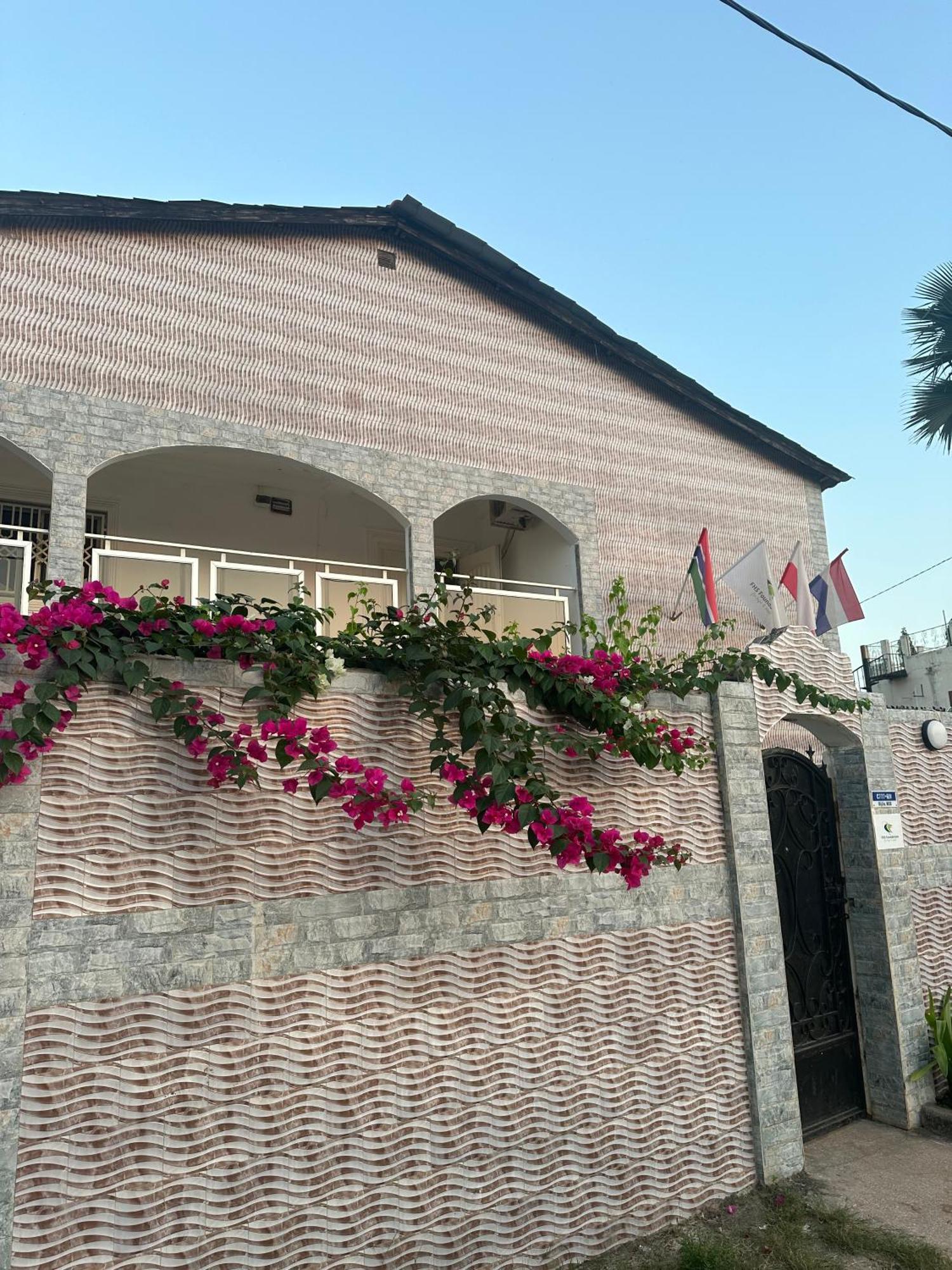 Fhs Foundation House Bijilo Bagian luar foto